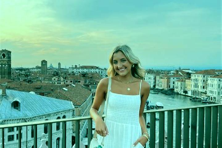 Amelia, 24 — Escort in Venice, Italy