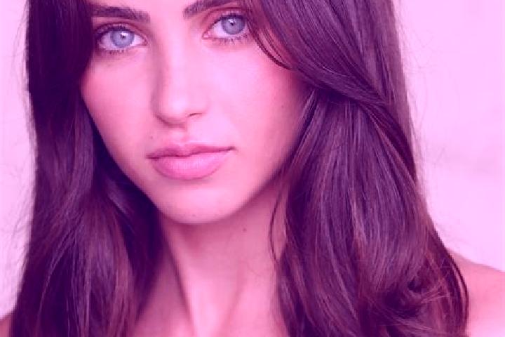 Amelia, 25, a brunette dark-eyed latina companion based in Labuerda. Offering 69, BDSM, A-Level. Available for incall and outcall, day and evening dates.