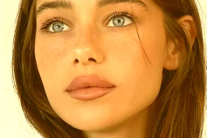 Amelia, 25, a brunette grey-eyed middle eastern companion based in Santo Domingo de Onzole. Offering Party Girl, Erotic Massage, Girlfriend Experience, Coupl...