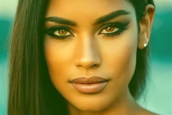 Amelia, 25, a dark blonde hazel-eyed latina companion based in Chantrea. Offering Couples, Erotic Massage, Tantra, Domination, BDSM. Available for incall and...