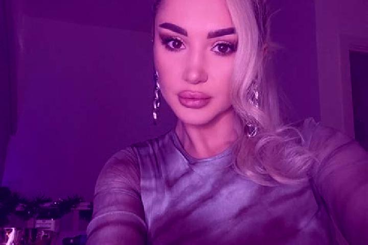 Amelia, 25, a platinum blonde amber-eyed mediterranean companion based in Jaban. Offering Dinner Date, Travel Companion, GFE. Available for incall and outcal...