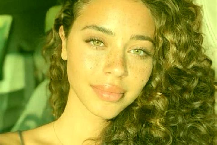 Amelia, 26, a black hazel-eyed ebony companion based in Duenweg. Offering OWO, Erotic Massage, A-Level. Available for incall and outcall, day and evening dates.