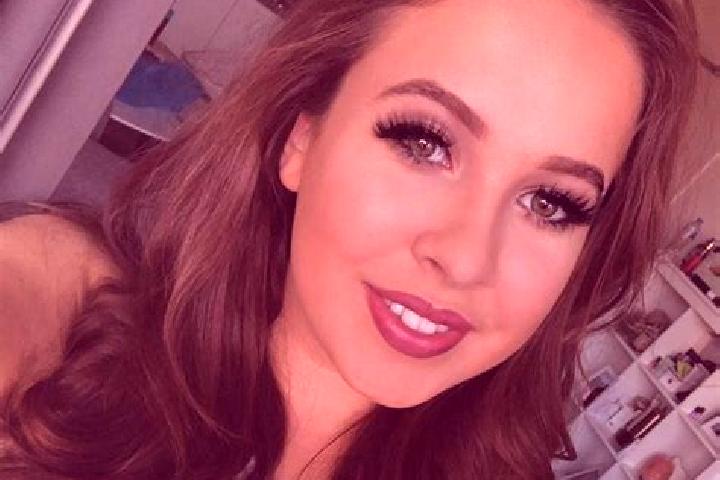 Amelia, 26, a chestnut grey-eyed latina companion based in Kaohua. Offering Dinner Date, BDSM, Party Girl, Erotic Massage, Duos. Available for incall and out...