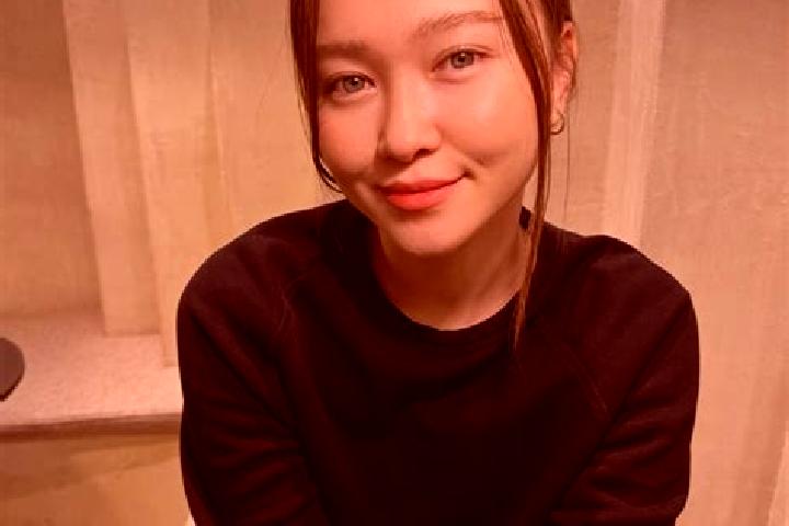 Amelia, 26, a red blue-eyed asian companion based in Assuikro. Offering Prostate Massage, Domination, Dinner Date. Available for incall and outcall, day and ...