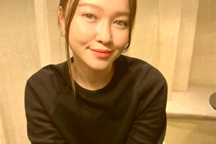 Amelia, 27, a auburn blue-eyed asian companion based in Bardney. Offering Massage, Domination, Dinner Date. Available for incall and outcall, day and evening...