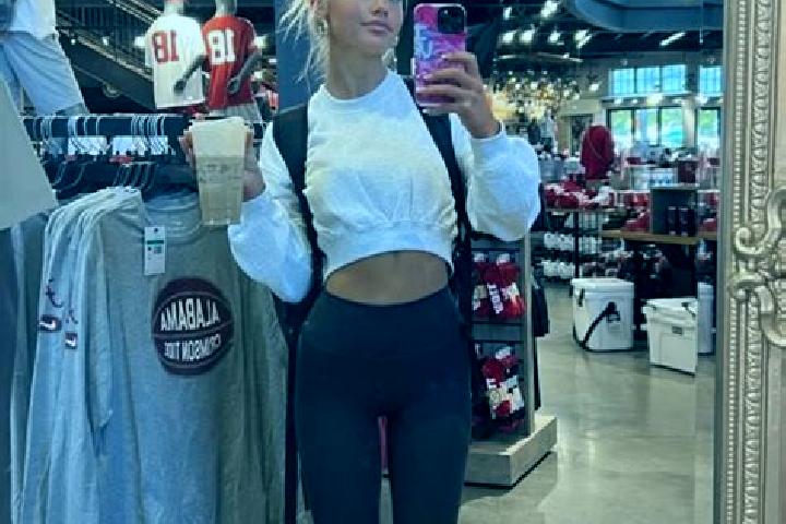 Amelia, 27 — Escort in Ayer s Cliff, Canada