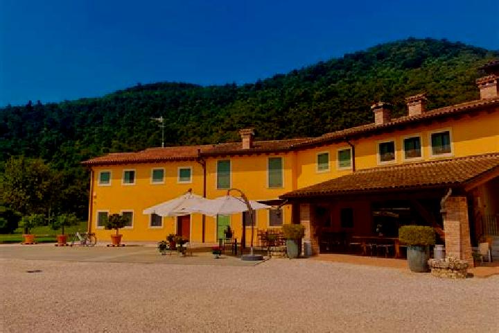 Amelia, 27 — Escort in Piverone, Italy
