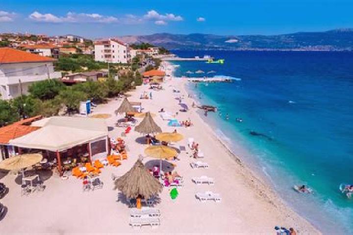 Amelia, 27 — Escort in Slatine, Croatia