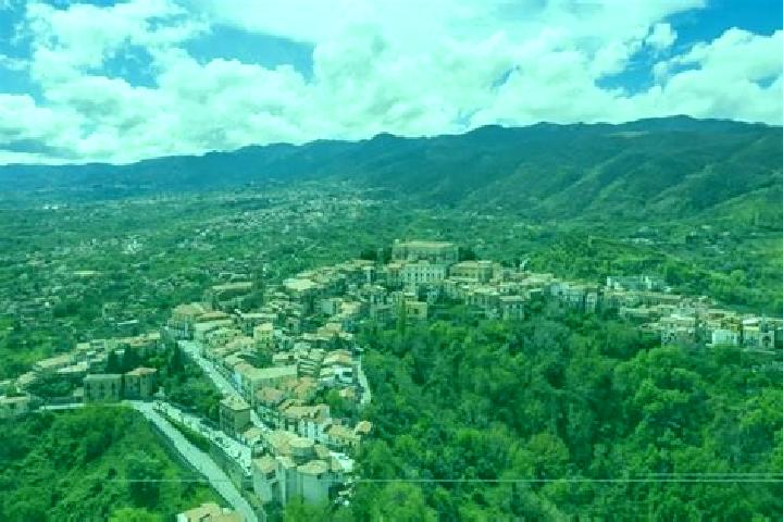 Amelia, 27 — Escort in Soveria Mannelli, Italy