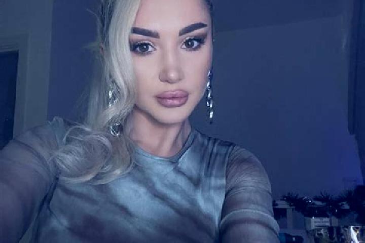 Amelia, 28, a auburn dark-eyed european companion based in Oga. Offering GFE, Travel Companion, Overnight, Erotic Massage. Available for incall and outcall, ...