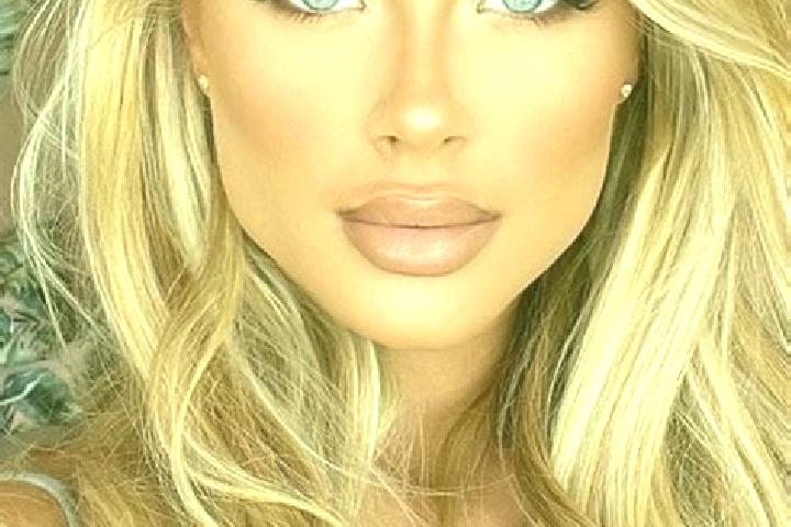 Amelia, 28, a blonde hazel-eyed latina companion based in Barna. Offering Striptease, Duos, Massage. Available for incall and outcall, day and evening dates.
