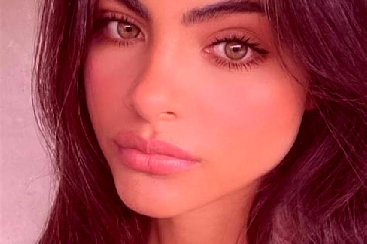 Amelia, 28, a brunette dark-eyed indian companion based in Havinnes. Offering Roleplay, 69, Deep French Kissing. Available for incall and outcall, day and ev...