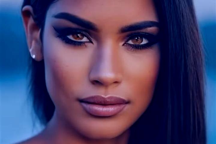 Amelia, 28, a red green-eyed latina companion based in Canobbio. Offering Domination, Prostate Massage, BDSM. Available for incall and outcall, overnight boo...