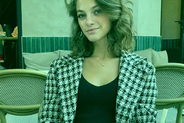 Amelia, 28 — Escort in Cravant-les-Coteaux, France