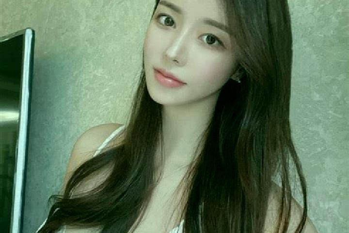 Amelia, 28 — Escort in Erqu, China