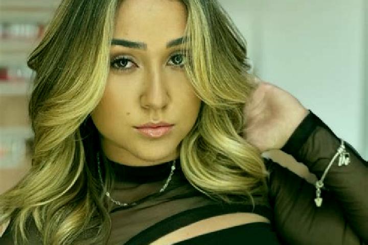 Amelia, 29 — Escort in Itamarandiba, Brazil