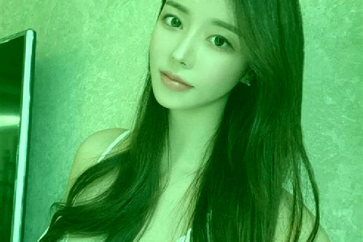 Amelia, 29 — Escort in Wanxiu, China