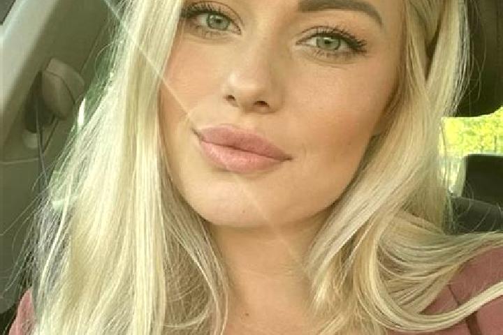 Amelia, 30, a blonde hazel-eyed mixed companion based in Umm as Summaq. Offering Prostate Massage, A-Level, Massage, Domination. Available for incall and out...