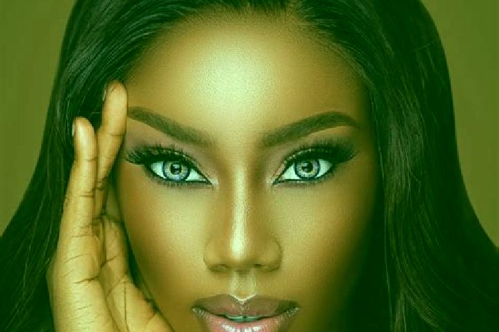 Amelia, 30, a red blue-eyed ebony companion based in Naji. Offering Massage, Fetish. Available for incall and outcall, day and evening dates.