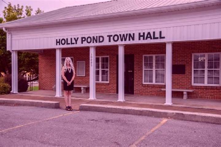 Amelia, 30 — Escort in Holly Pond, United States