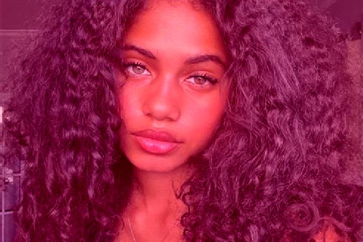 Amelia, 31, a chestnut blue-eyed ebony companion based in Mahis. Offering Duos, GFE. Available for incall and outcall, day and evening dates.