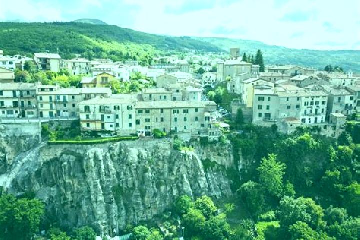Amelia, 31 — Escort in La Fiora, Italy