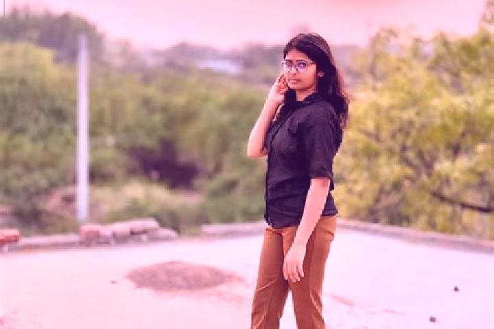 Amelia, 31 — Escort in Maudaha, India