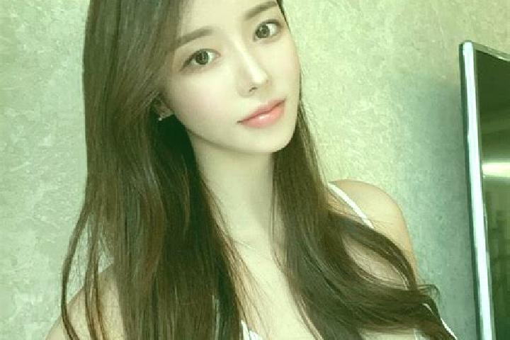 Amelia, 32 — Escort in Hegou, China