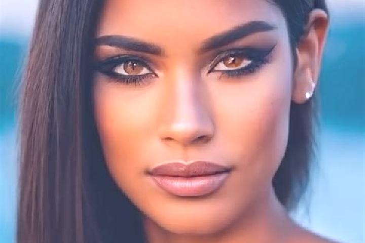 Amelia, 33, a auburn dark-eyed latina companion based in Atripalda. Offering Erotic Massage, Duos, Overnight. Available for incall and outcall, day and eveni...