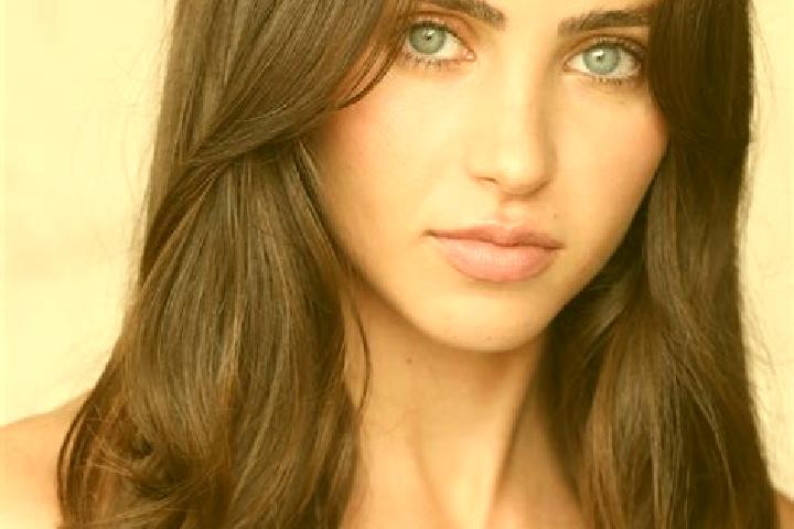Amelia, 33, a auburn grey-eyed latina companion based in Folestii de Jos. Offering 69, Striptease, OWO, Duos. Available for incall and outcall, day and eveni...