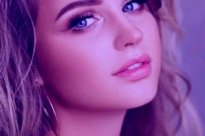 Amelia, 35, a dark blonde blue-eyed mediterranean companion based in Neuvy-Grandchamp. Offering Deep French Kissing, Travel Companion, Massage, Fetish. Avail...