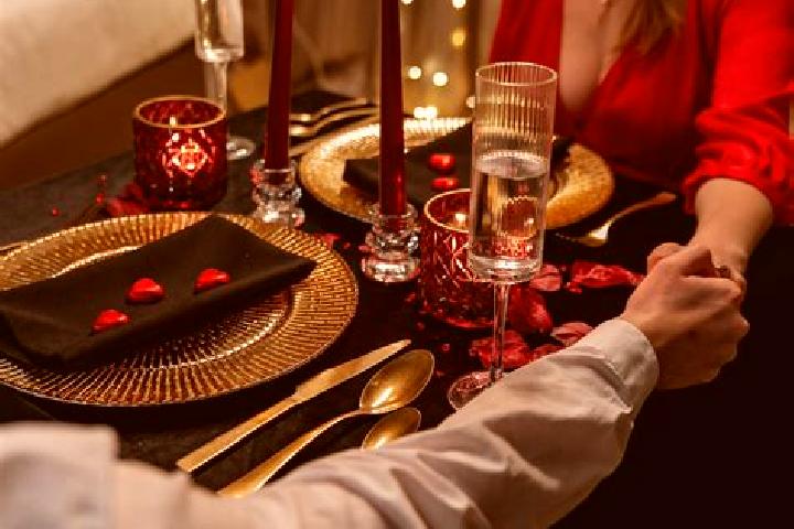 Amelia, 35, a red dark-eyed ebony companion based in Kontich. Offering Dinner Date, CIM, Couples, A-Level. Available for incall and outcall, day and evening ...