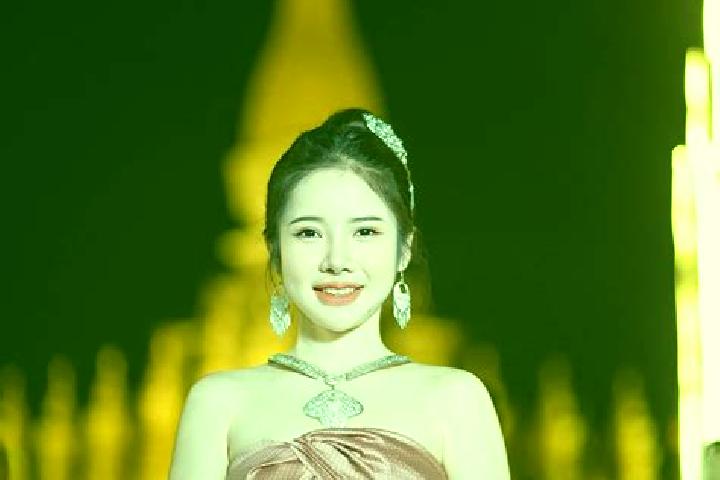 Amelia, 35 — Escort in Kut Chap, Thailand