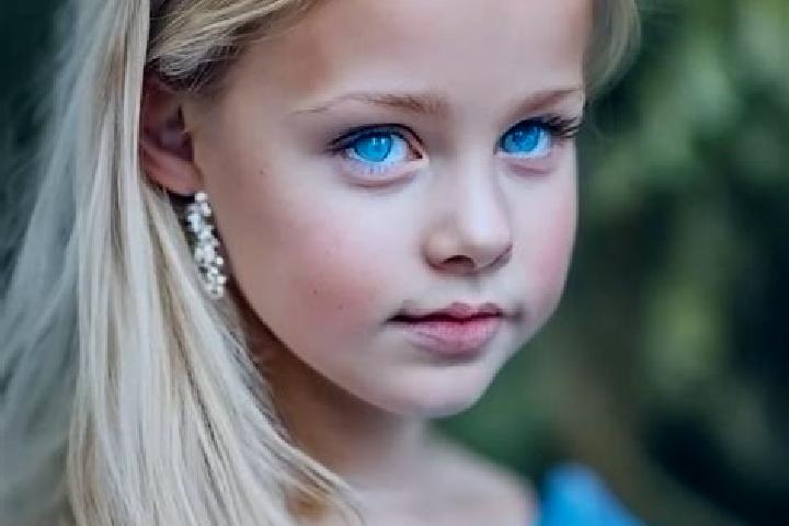 Amelia, 36, a blonde blue-eyed middle eastern companion based in Amares. Offering Party Girl, Duos, Domination. Available for incall and outcall, day and eve...