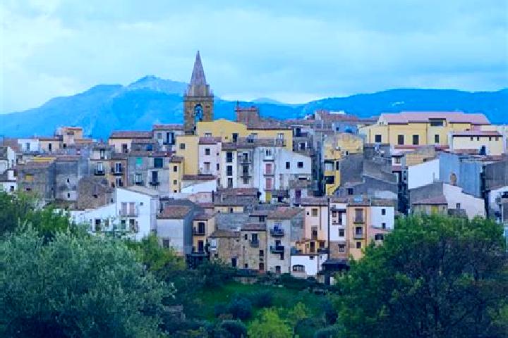 Amelia, 36 — Escort in Castelbuono, Italy