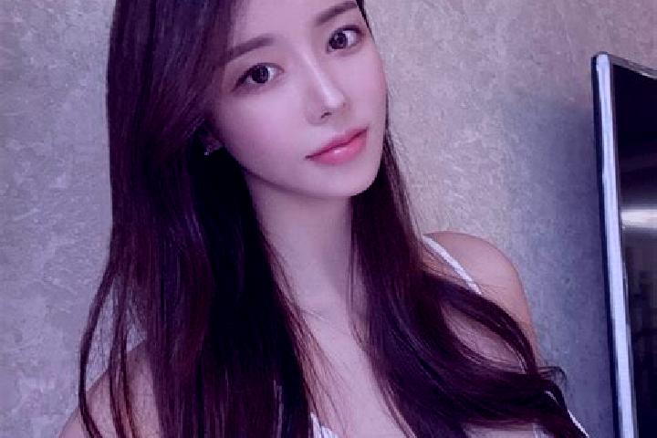 Amelia, 36 — Escort in Liangwu, China