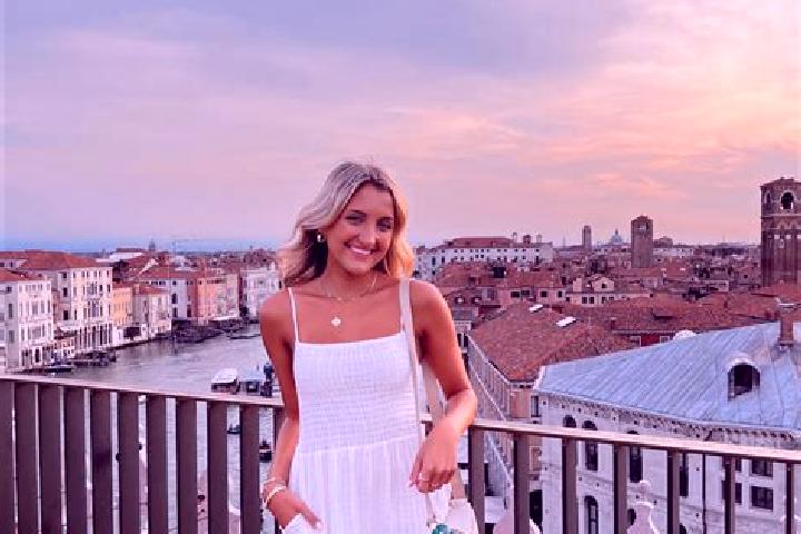 Amelia, 37 — Escort in Venice, Italy