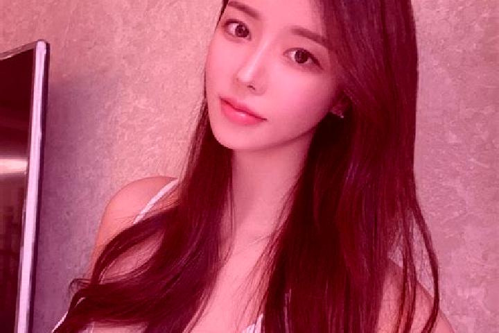 Amelia, 37 — Escort in Xiaoweizhai, China