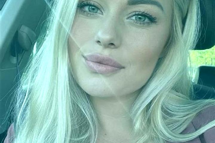 Amelia, 38, a blonde hazel-eyed indian companion based in Plopi. Offering CIM, Duos. Available for incall and outcall, day and evening dates.