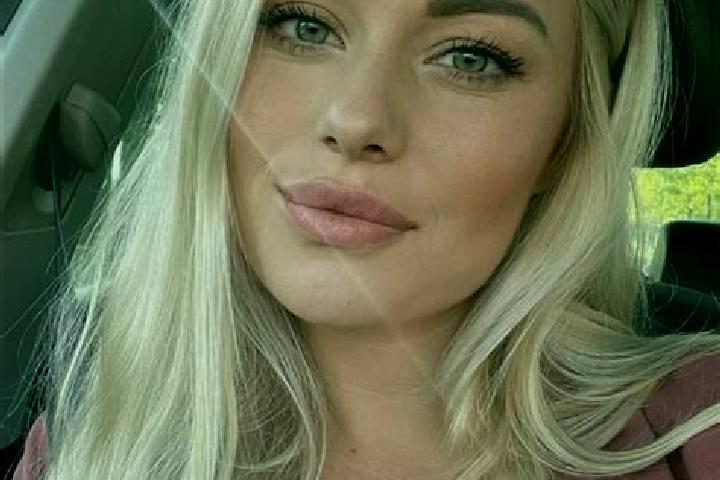 Amelia, 38, a blonde hazel-eyed middle eastern companion based in Uri. Offering Striptease, Deep French Kissing, CIM. Available for incall and outcall, day a...