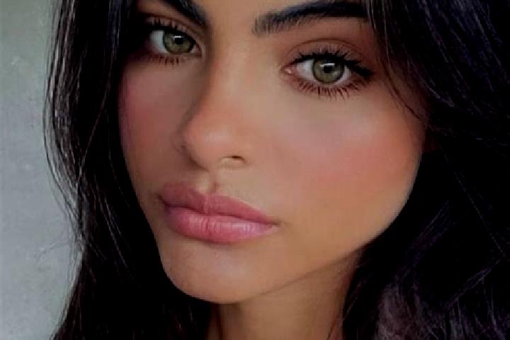 Amelia, 38, a red dark-eyed indian companion based in Lanzada. Offering Massage, Domination, Fetish. Available for incall and outcall, day and evening dates.