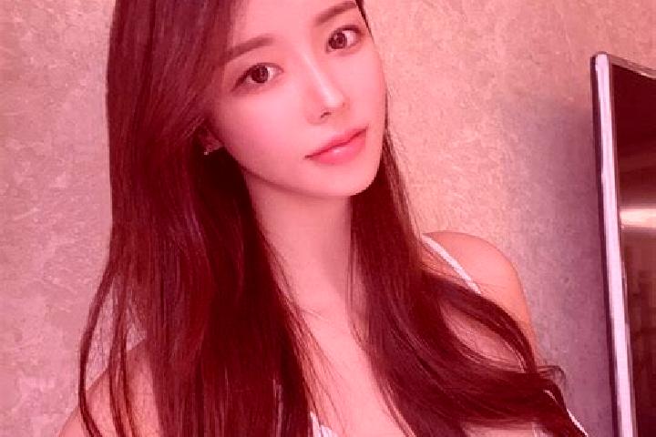 Amelia, 38 — Escort in Huailu, China
