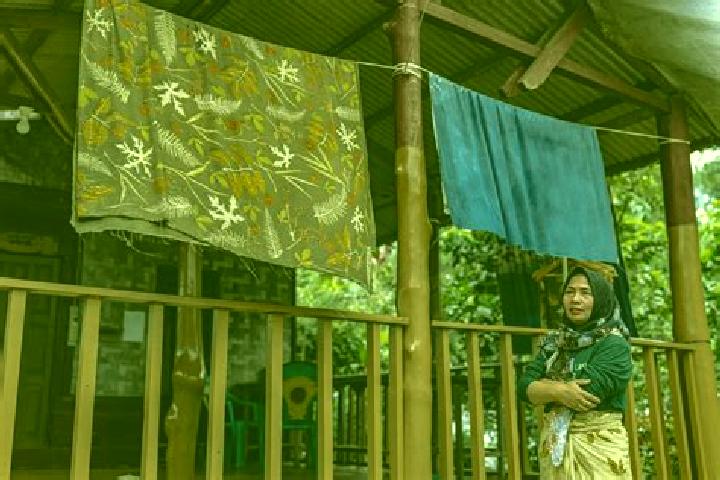 Amelia, 39 — Escort in Citalahab, Indonesia