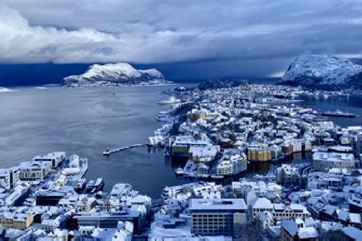 Amelia, 39 — Escort in Langevag, Norway