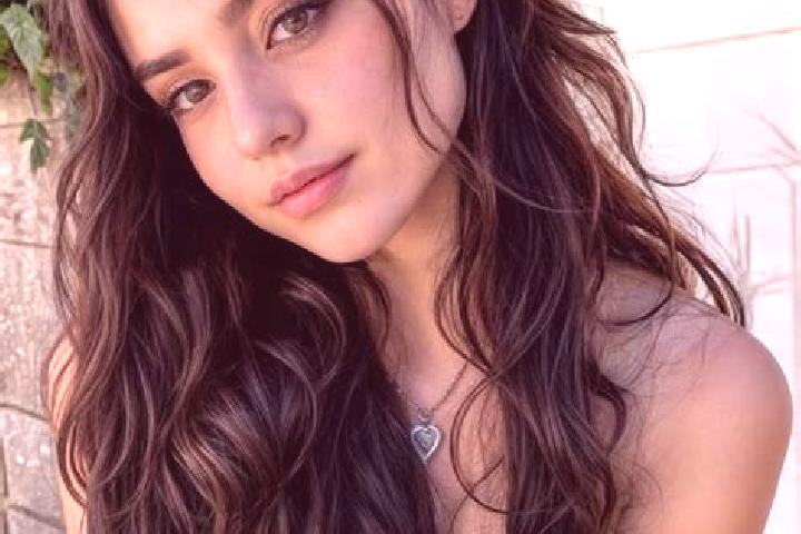 Aria, 20, a auburn amber-eyed middle eastern companion based in Krasic. Offering A-Level, Massage, Deep French Kissing, GFE. Available for incall and outcall...