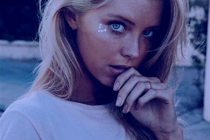 Aria, 20, a blonde blue-eyed middle eastern companion based in Caulfield North. Offering Erotic Massage, Tantra, Duos, Travel Companion, GFE. Available for i...
