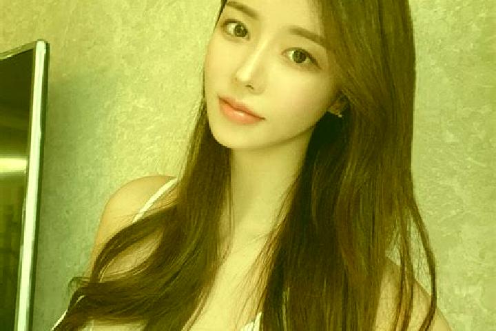 Aria, 20 — Escort in Jiyuanlu, China