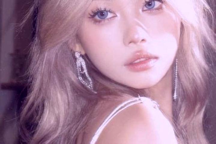 Aria, 21, a blonde dark-eyed asian companion based in Hajnice. Offering Striptease, Erotic Massage, Domination, Overnight, Duos. Available for incall and out...
