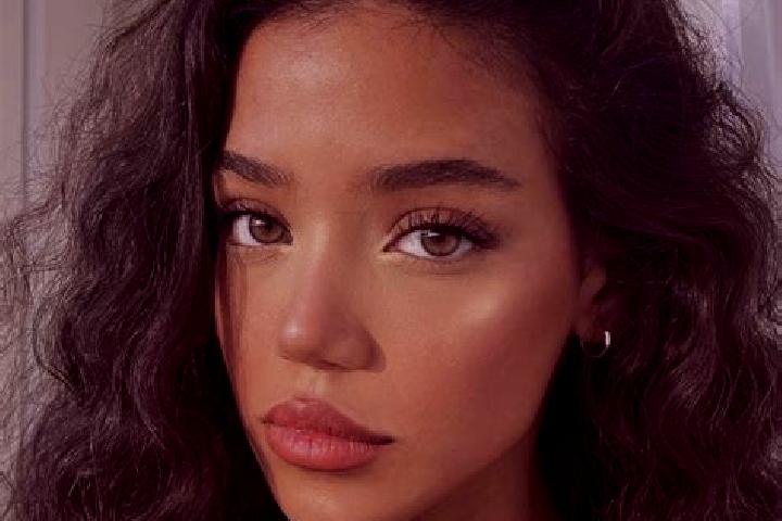 Aria, 21, a red brown-eyed ebony companion based in Mucientes. Offering 69, OWO, Party Girl, Dinner Date. Available for incall and outcall, overnight booking...