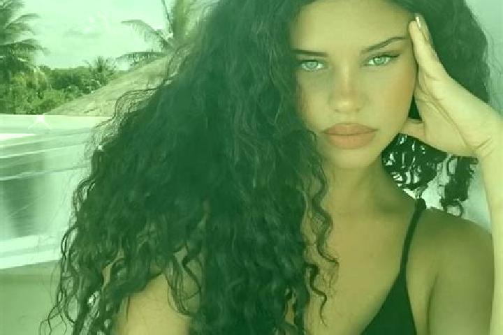 Aria, 21, a red grey-eyed latina companion based in Villa Aldama. Offering Duos, Dinner Date, Massage, Travel Companion. Available for incall and outcall, da...